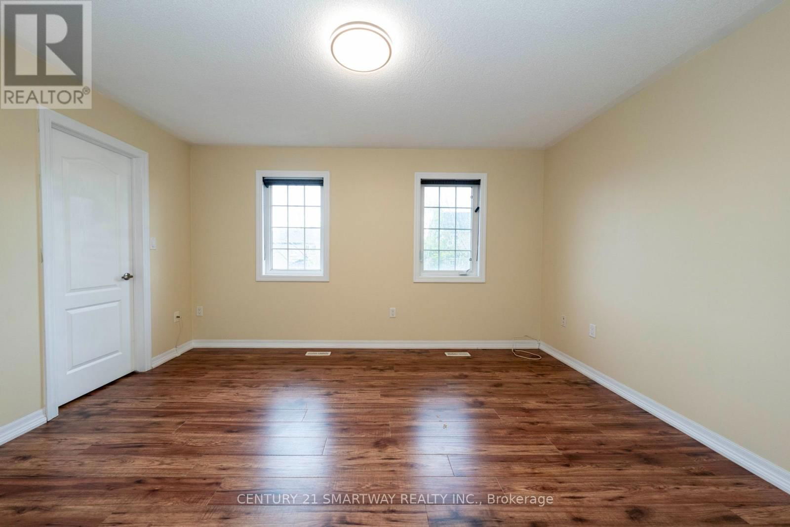 184 MONTREAL CIRCLE Image 22