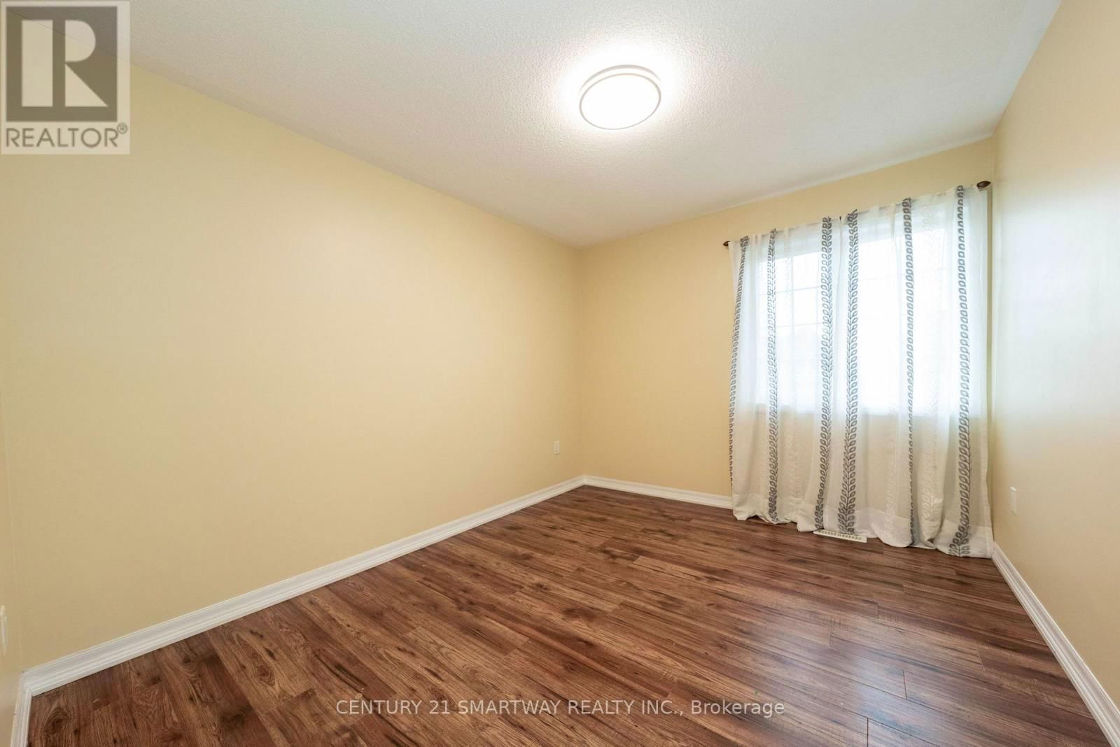 184 MONTREAL CIRCLE Image 26
