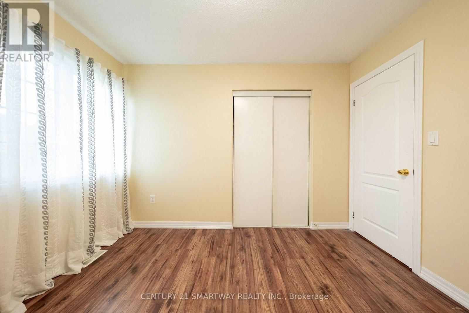 184 MONTREAL CIRCLE Image 27