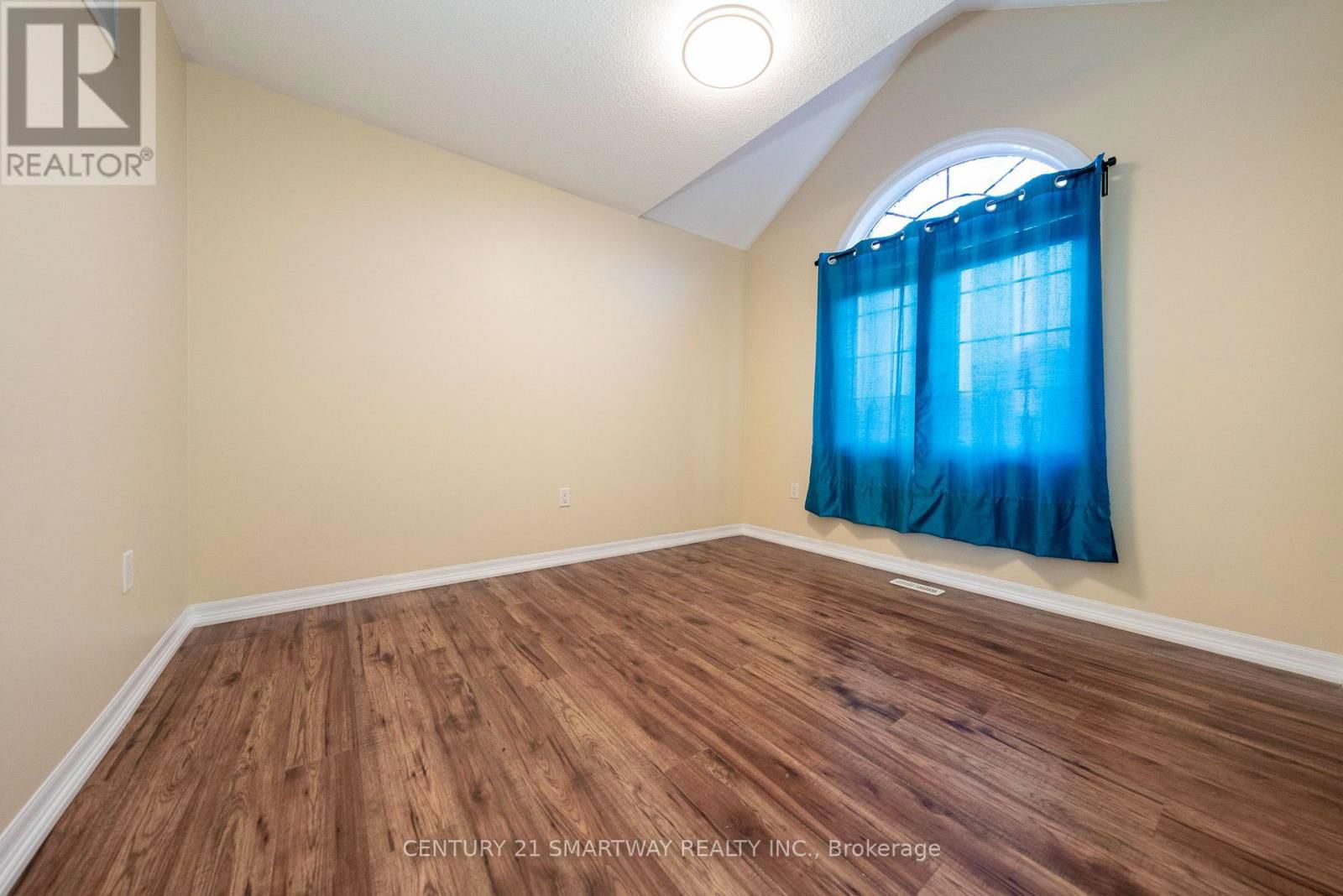 184 MONTREAL CIRCLE Image 29