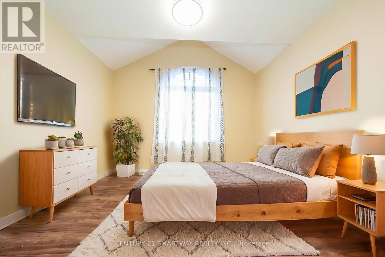184 MONTREAL CIRCLE Image 30