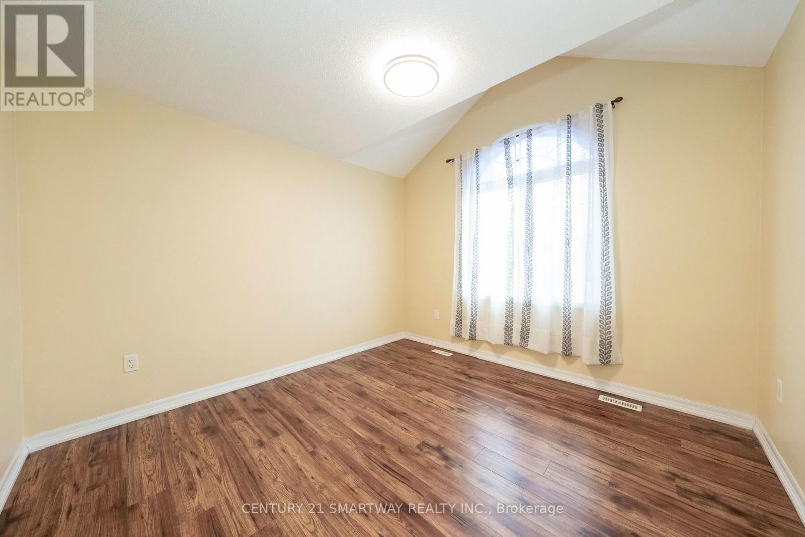 184 MONTREAL CIRCLE Image 31