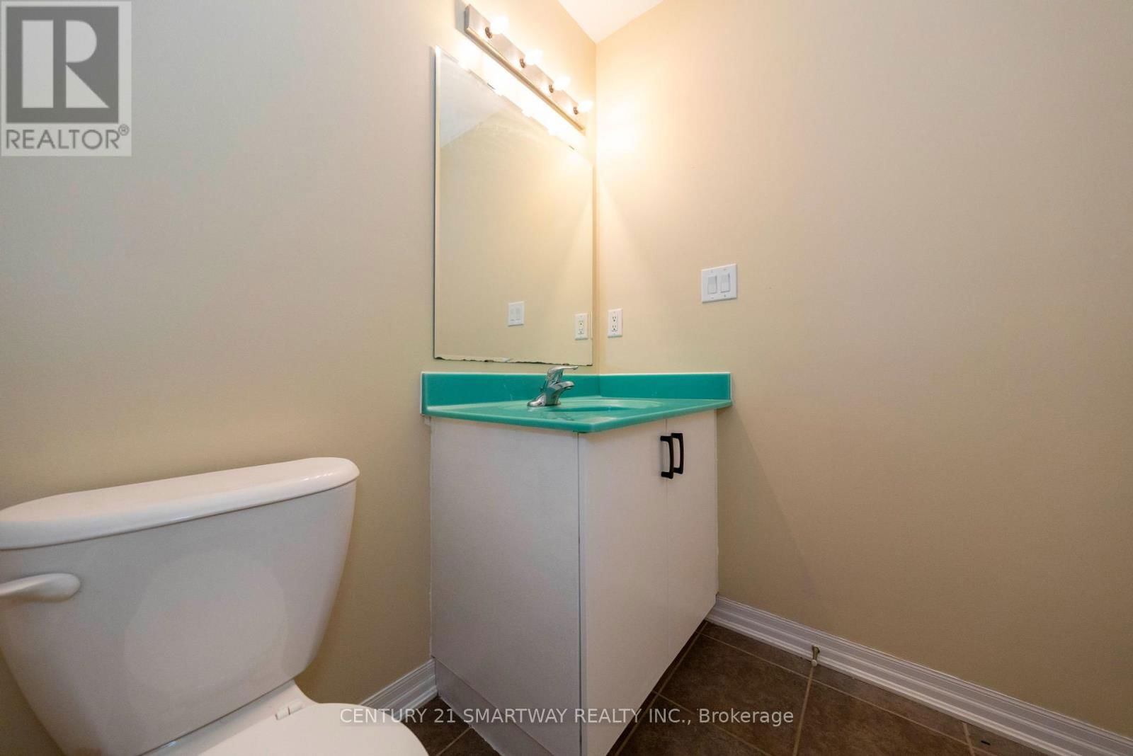 184 MONTREAL CIRCLE Image 32