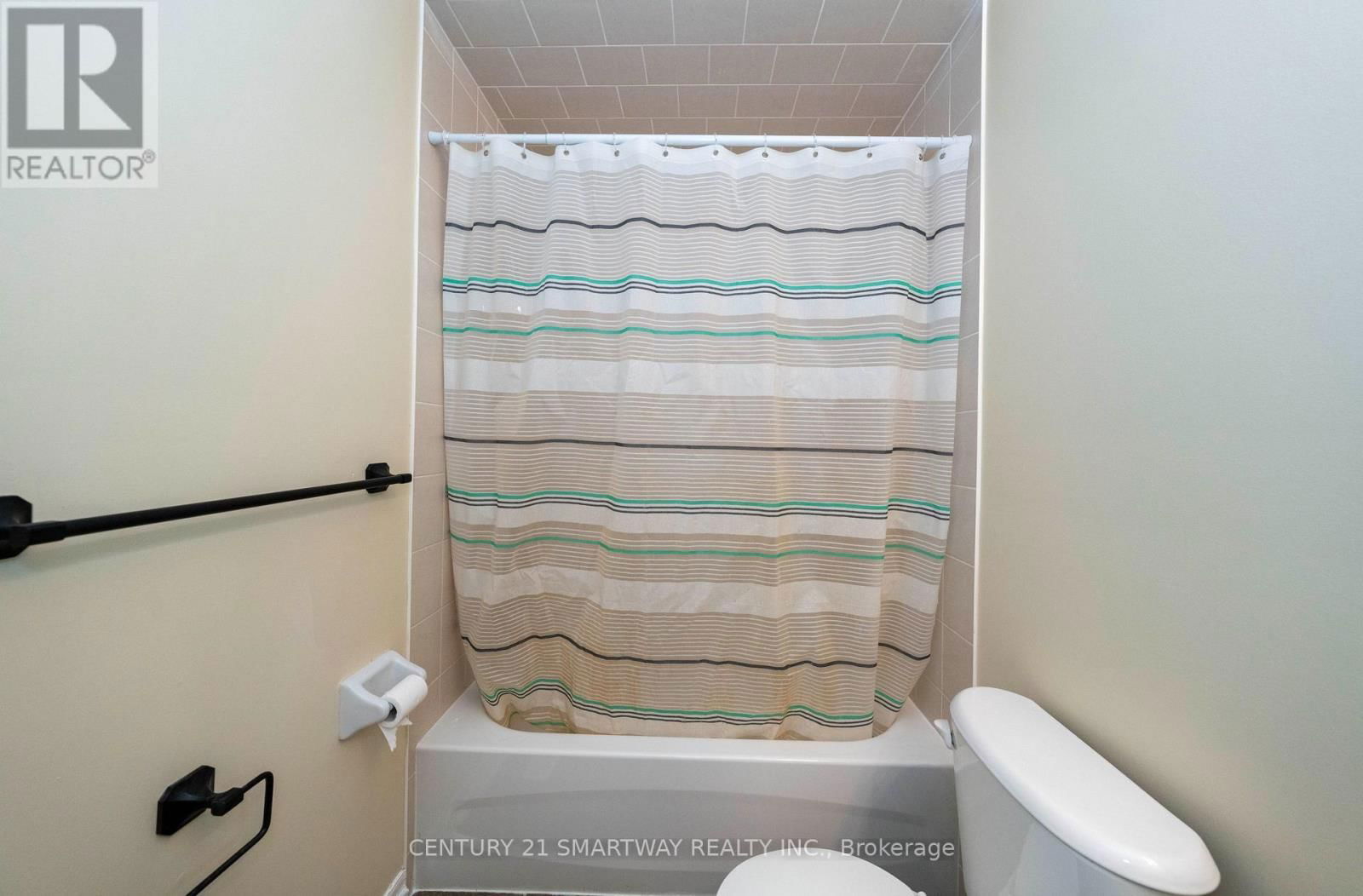 184 MONTREAL CIRCLE Image 33