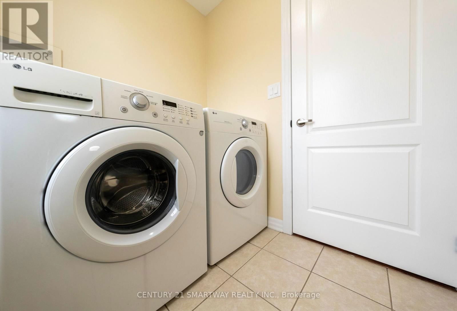 184 MONTREAL CIRCLE Image 34