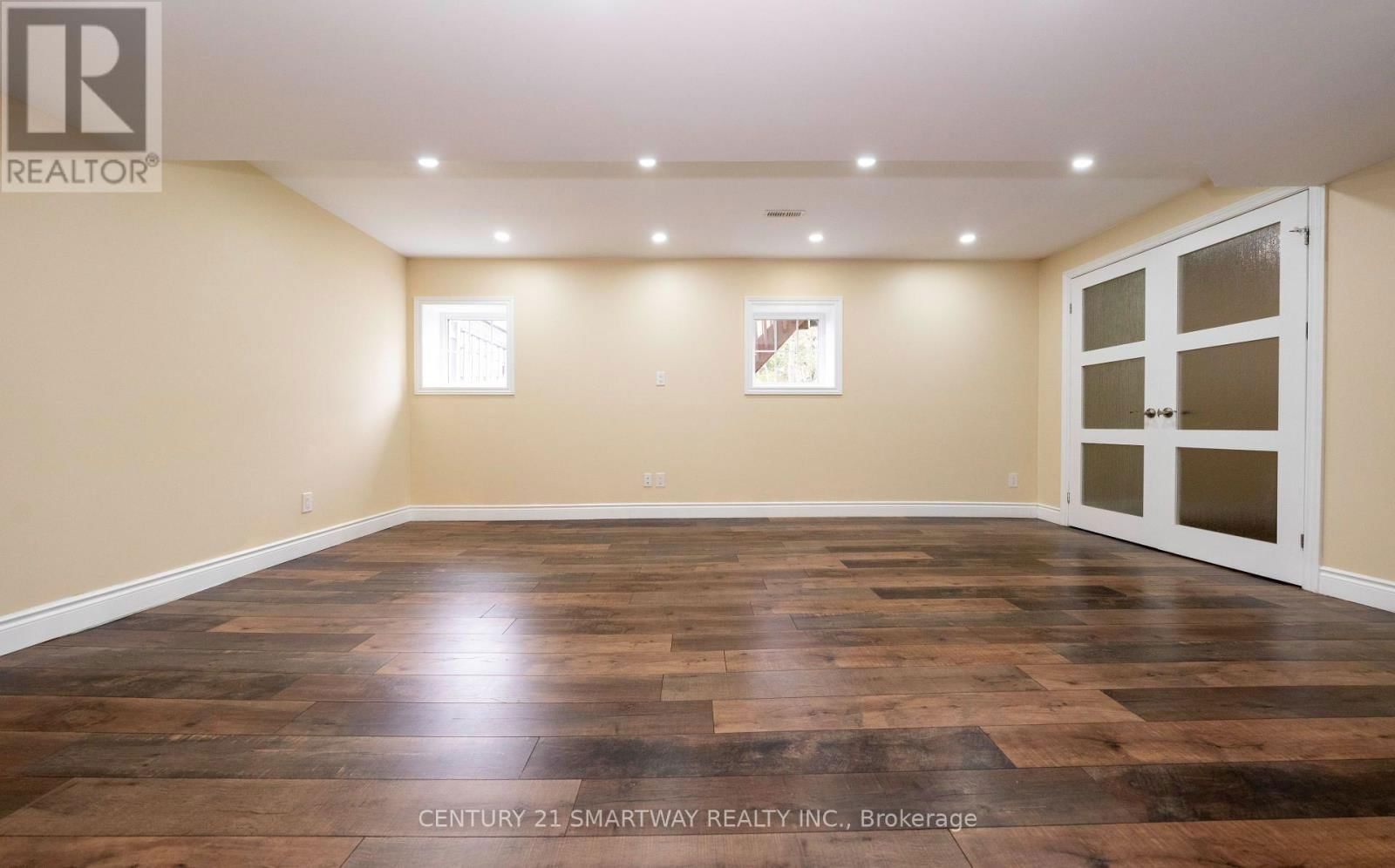184 MONTREAL CIRCLE Image 36
