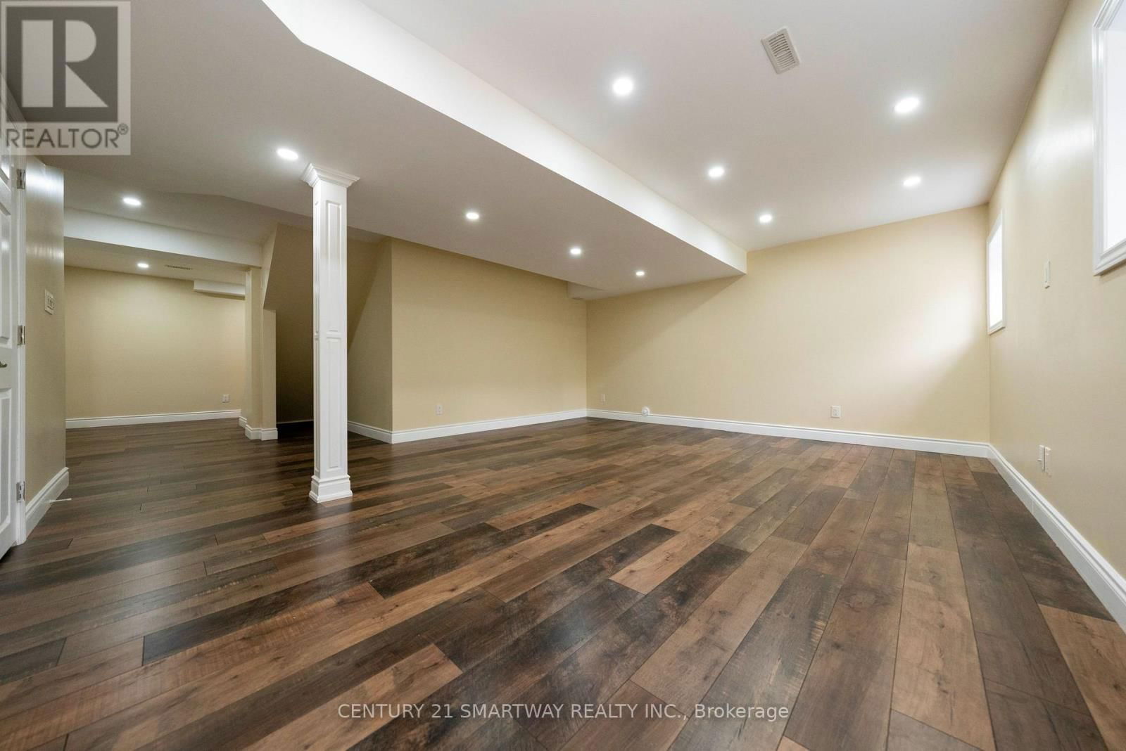 184 MONTREAL CIRCLE Image 37