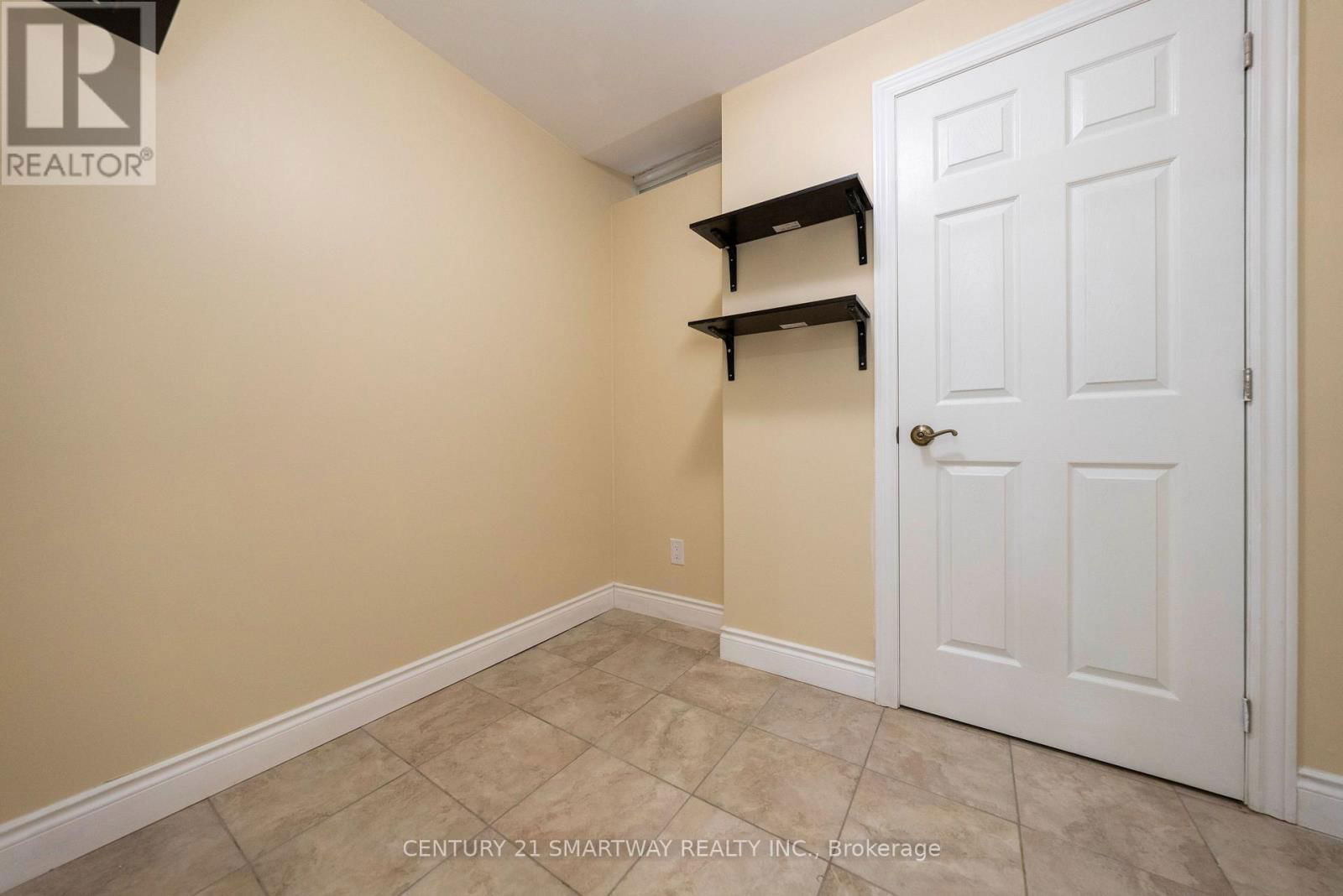 184 MONTREAL CIRCLE Image 41