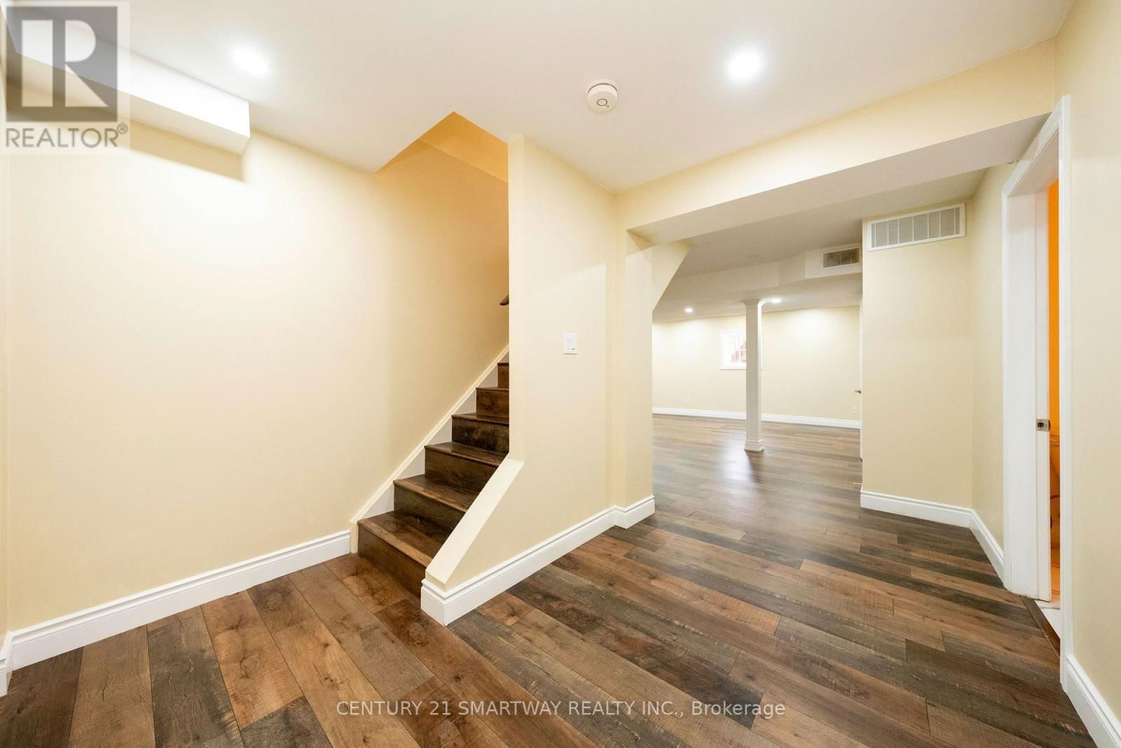 184 MONTREAL CIRCLE Image 42
