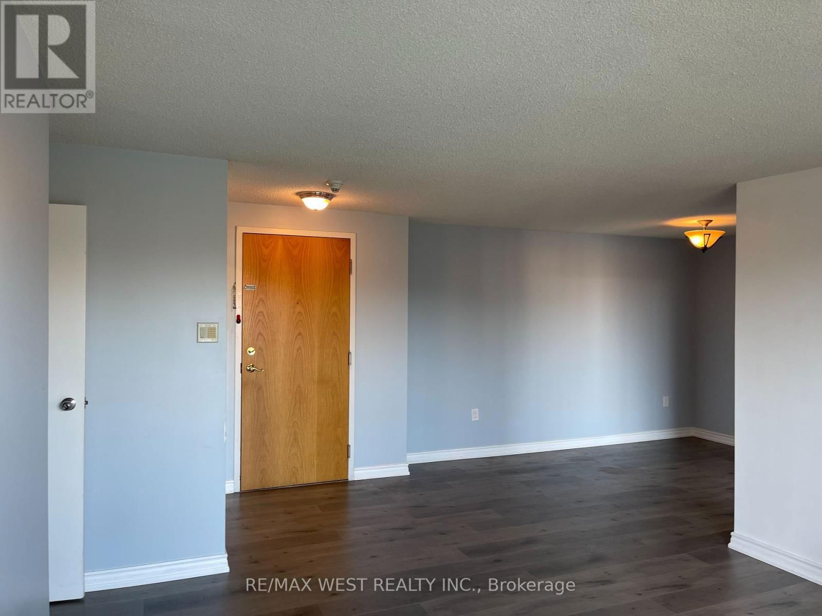 411 - 30 BLUE SPRINGS DRIVE Image 14
