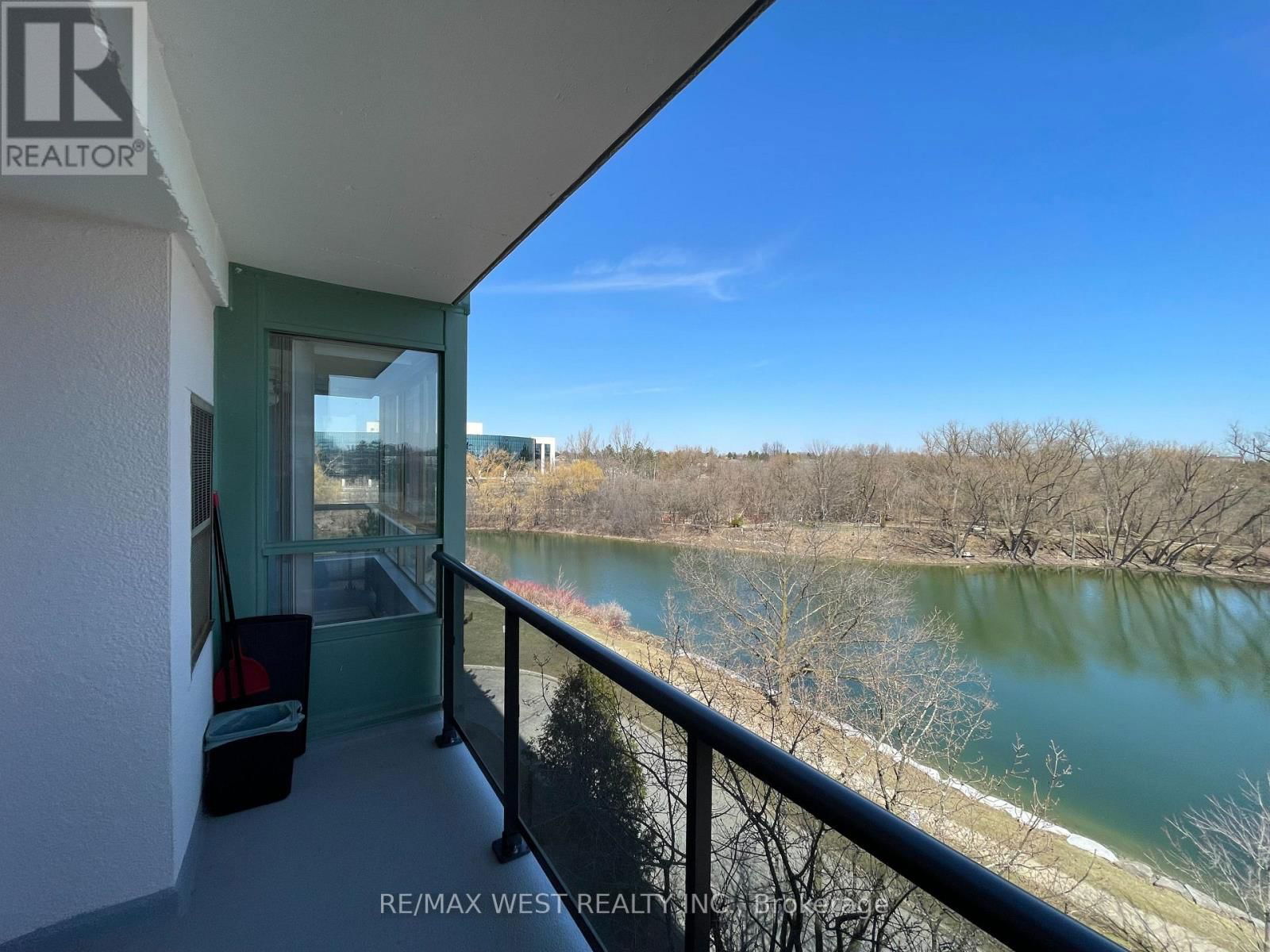 411 - 30 BLUE SPRINGS DRIVE Image 17