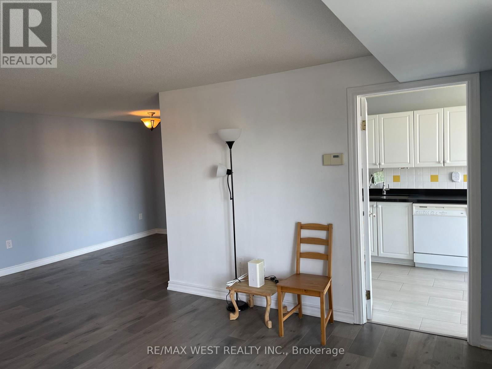 411 - 30 BLUE SPRINGS DRIVE Image 22