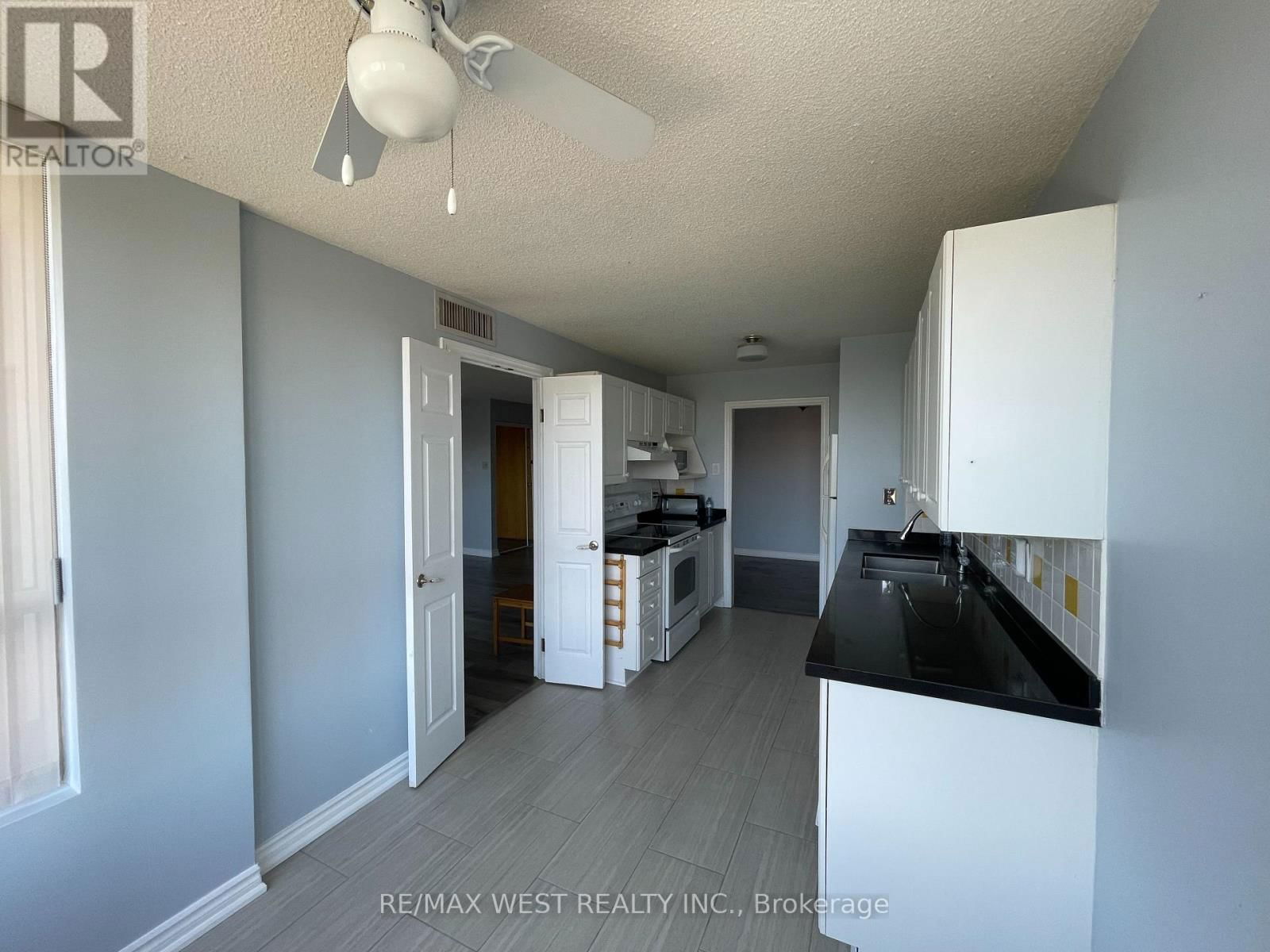 411 - 30 BLUE SPRINGS DRIVE Image 29