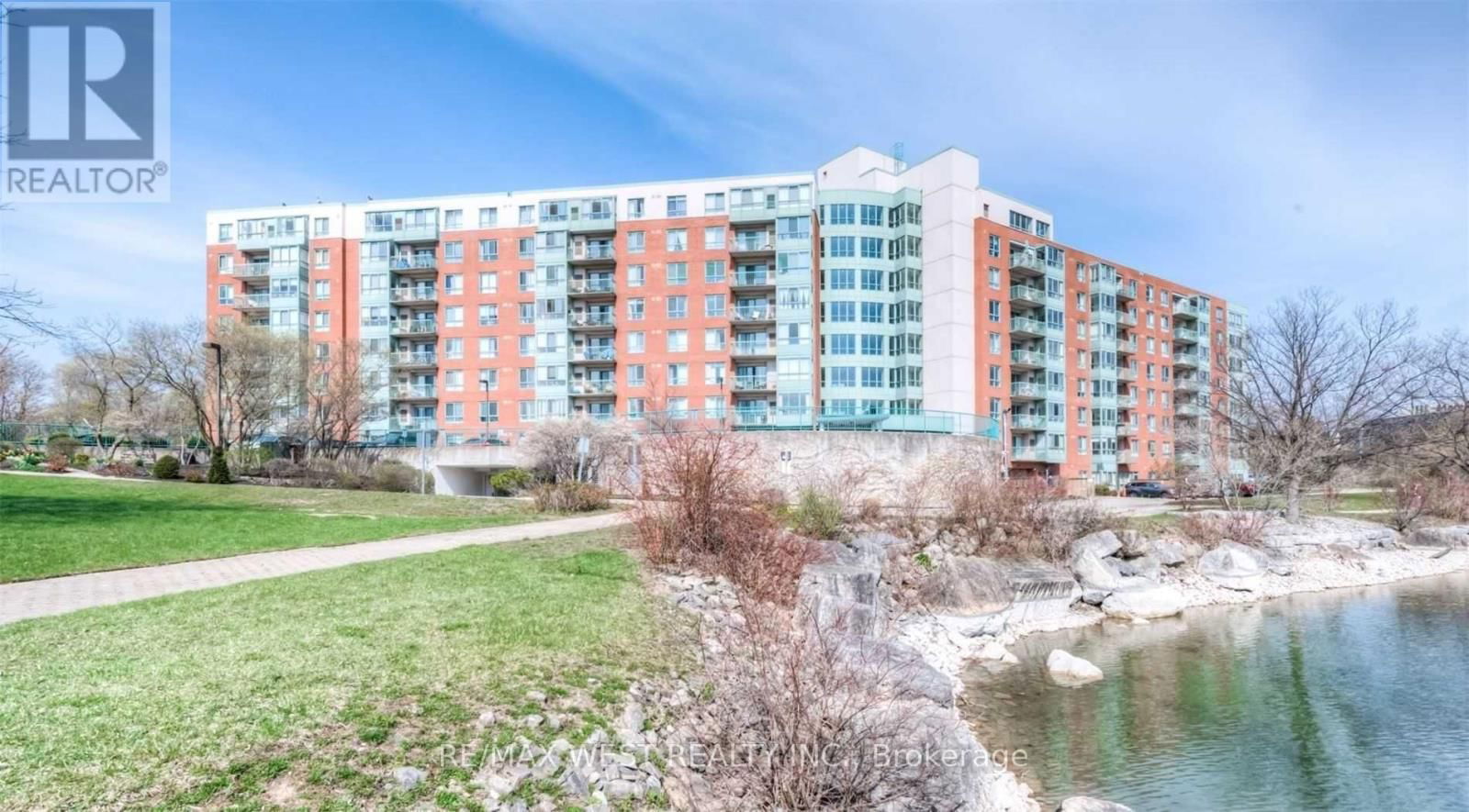 411 - 30 BLUE SPRINGS DRIVE Image 3