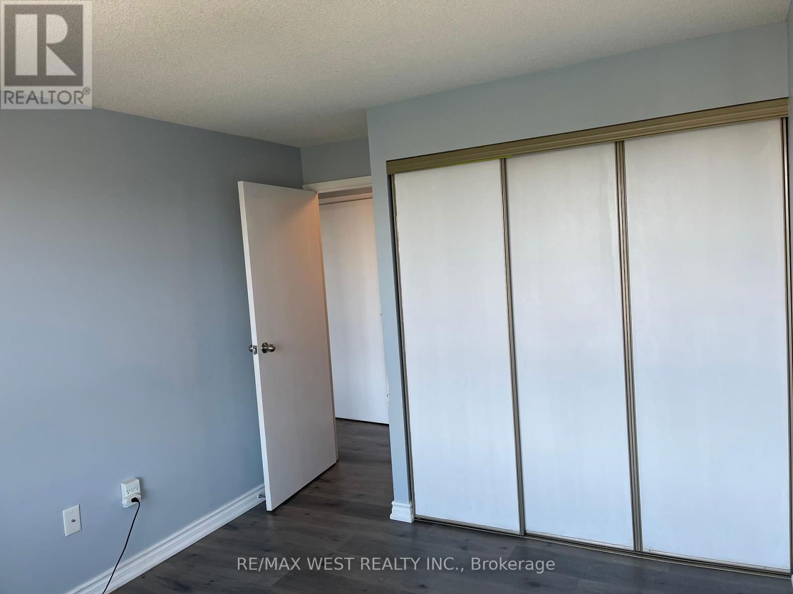 411 - 30 BLUE SPRINGS DRIVE Image 34