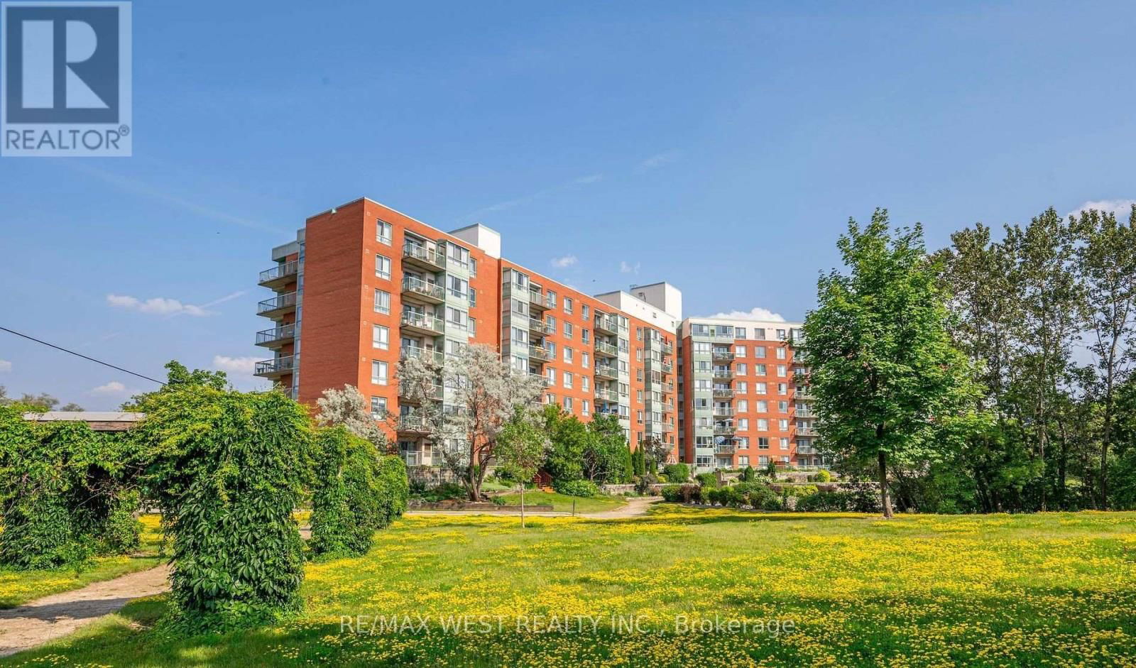 411 - 30 BLUE SPRINGS DRIVE Image 4