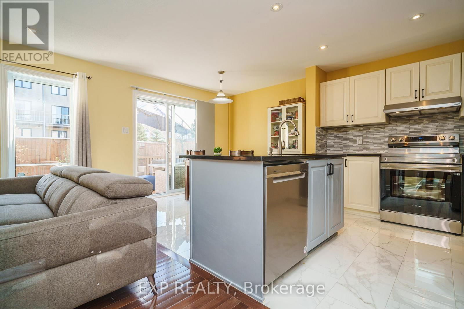 426 PILLETT STREET Image 11