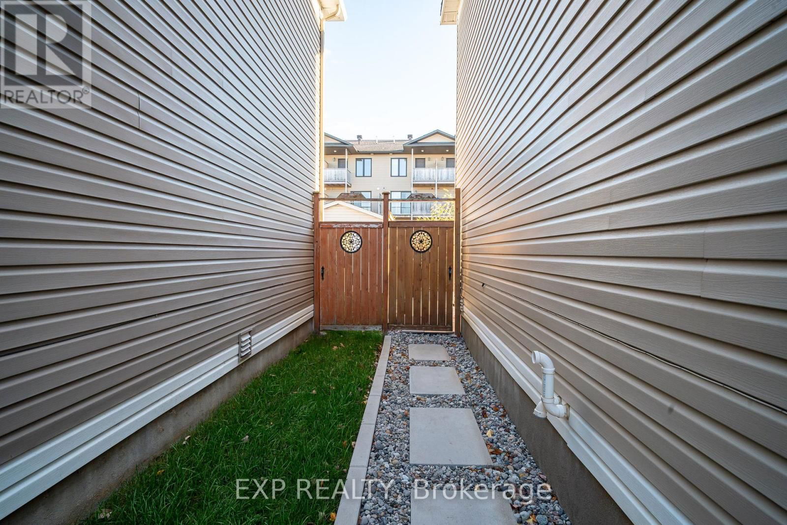 426 PILLETT STREET Image 32