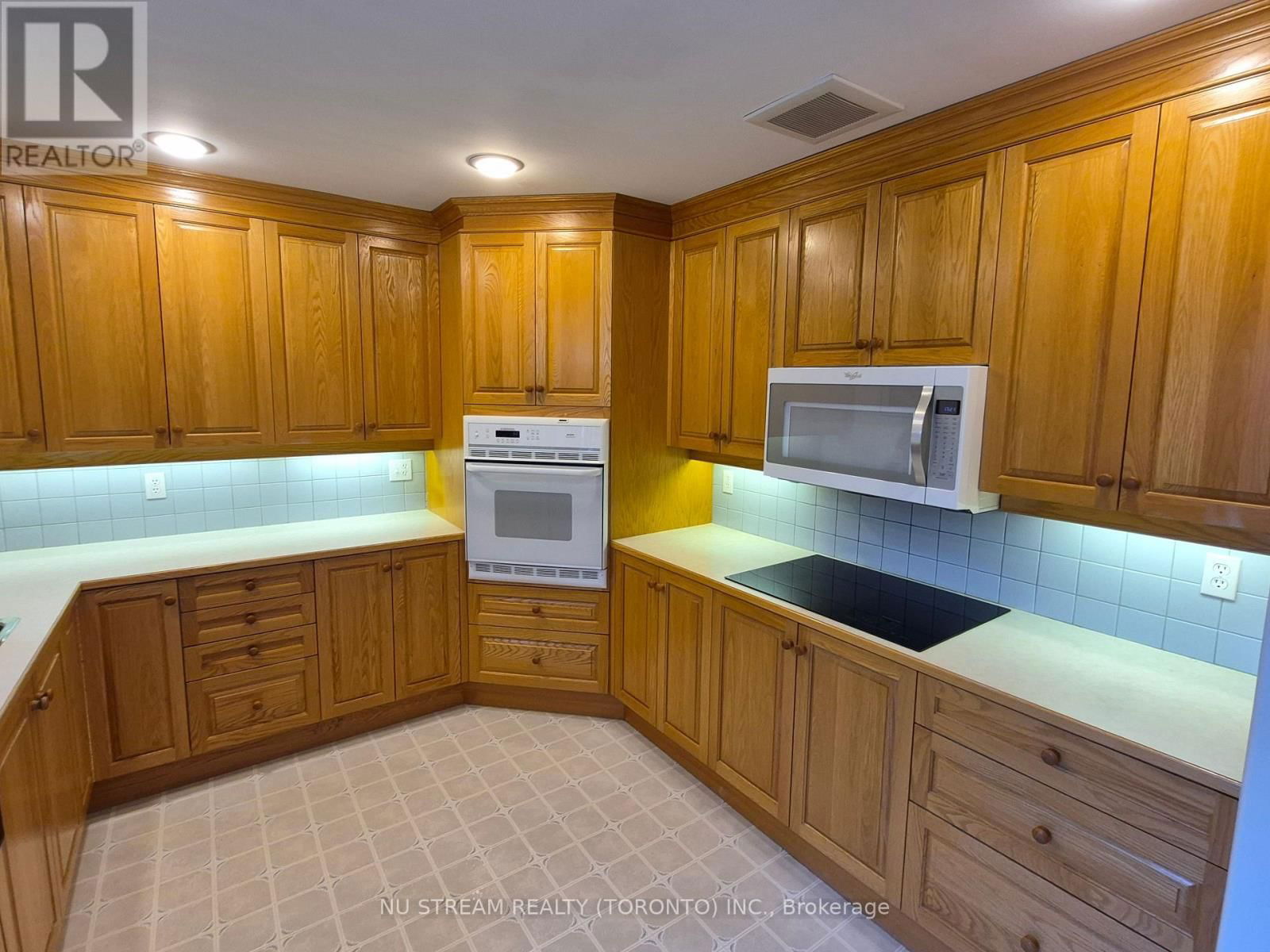 691 LANSDOWNE AVENUE Image 11