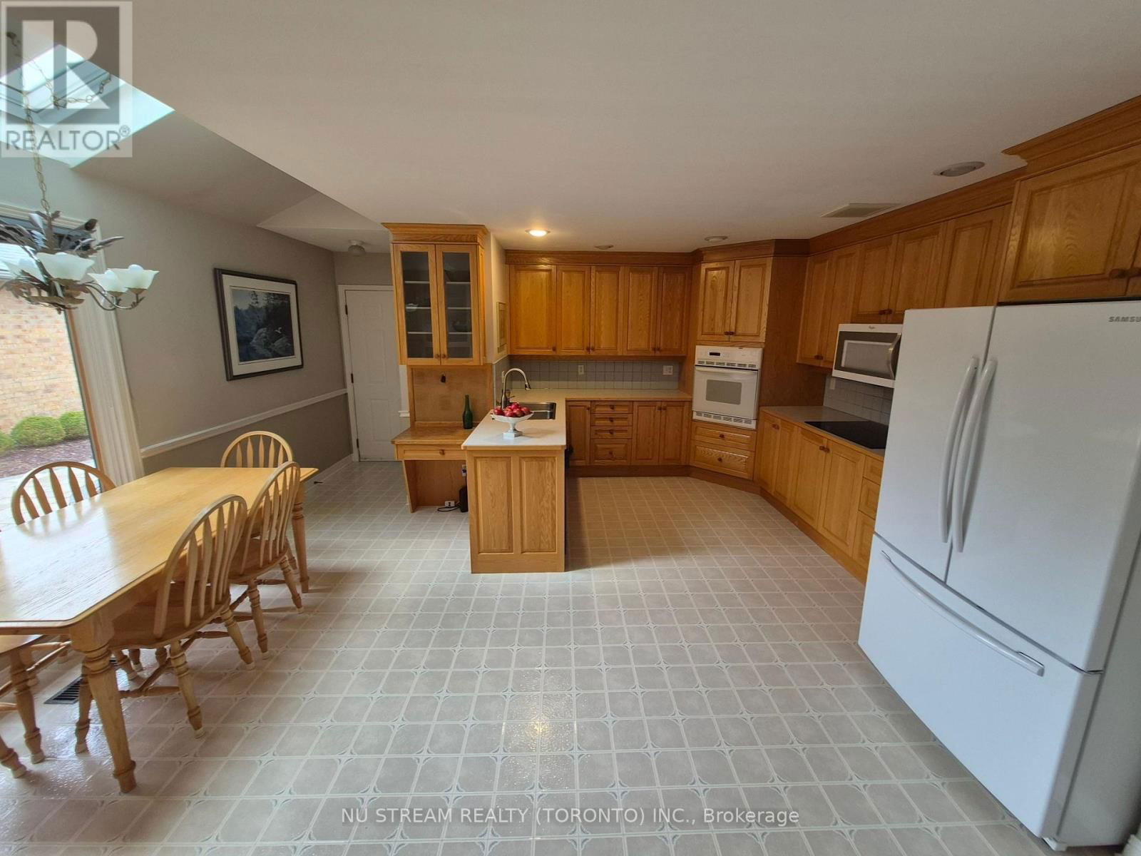 691 LANSDOWNE AVENUE Image 13