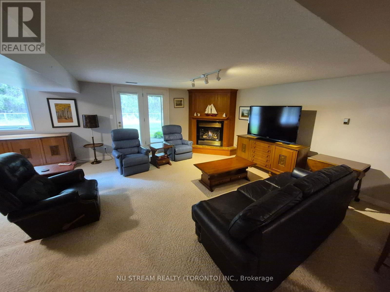 691 LANSDOWNE AVENUE Image 15