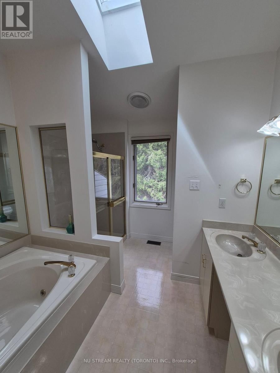 691 LANSDOWNE AVENUE Image 20