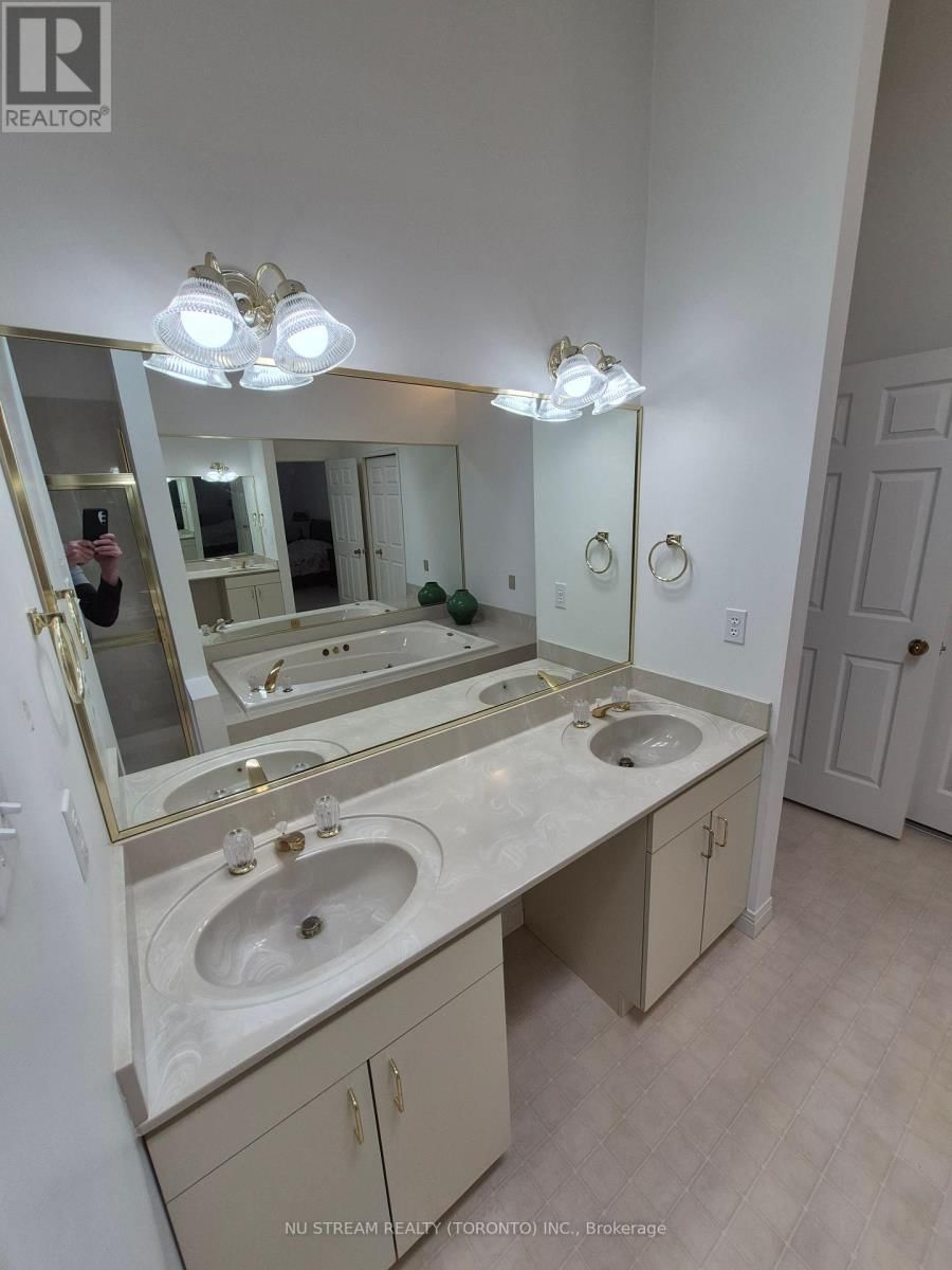 691 LANSDOWNE AVENUE Image 21