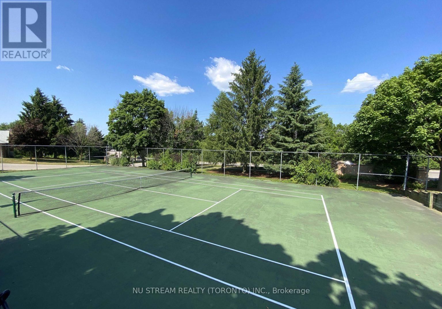691 LANSDOWNE AVENUE Image 30