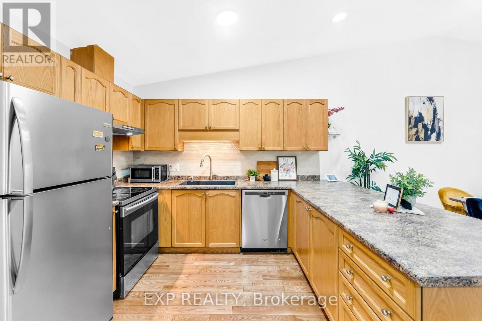 576 GREY STREET Image 17