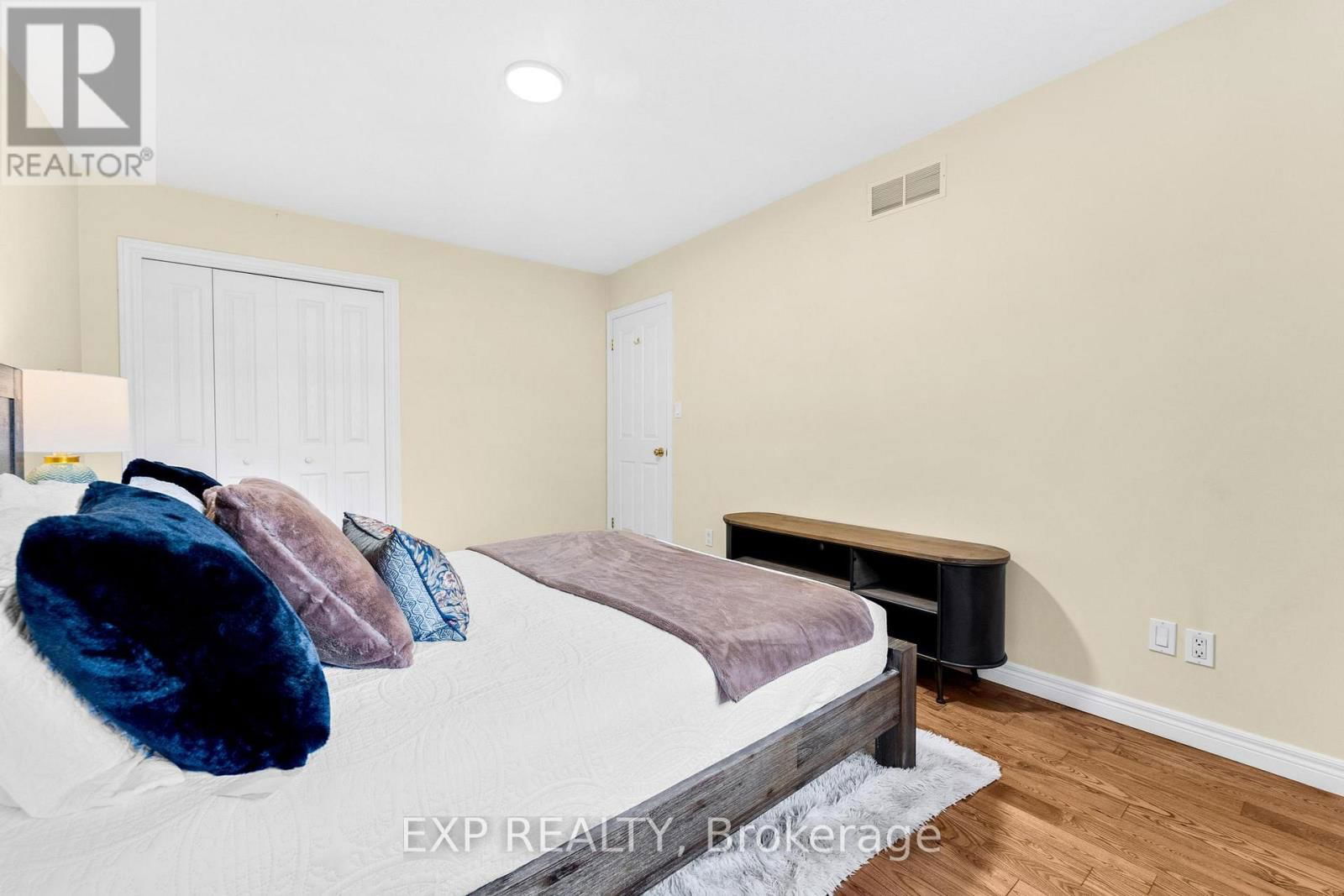 576 GREY STREET Image 23