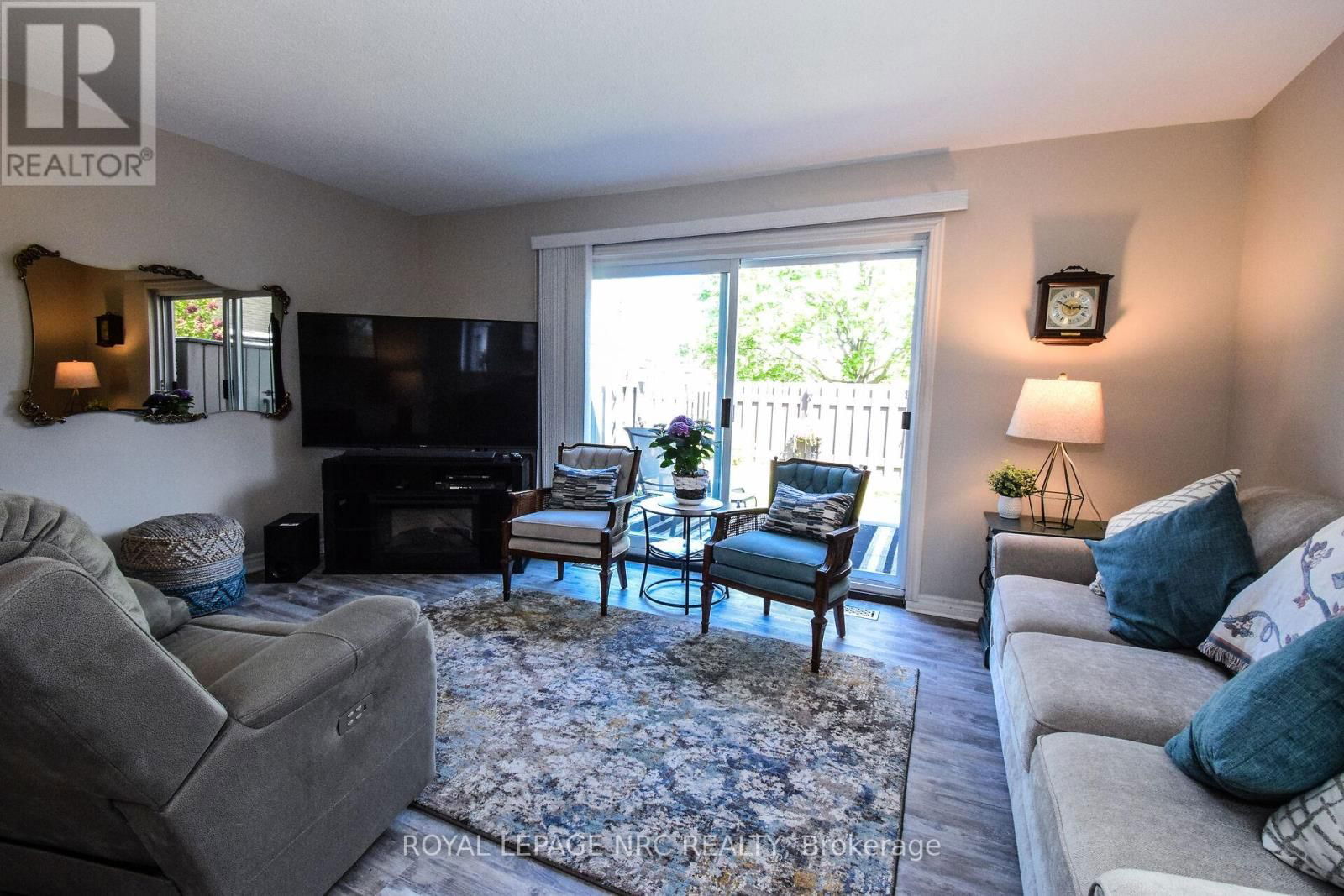 9 - 50 LAKESHORE ROAD Image 14