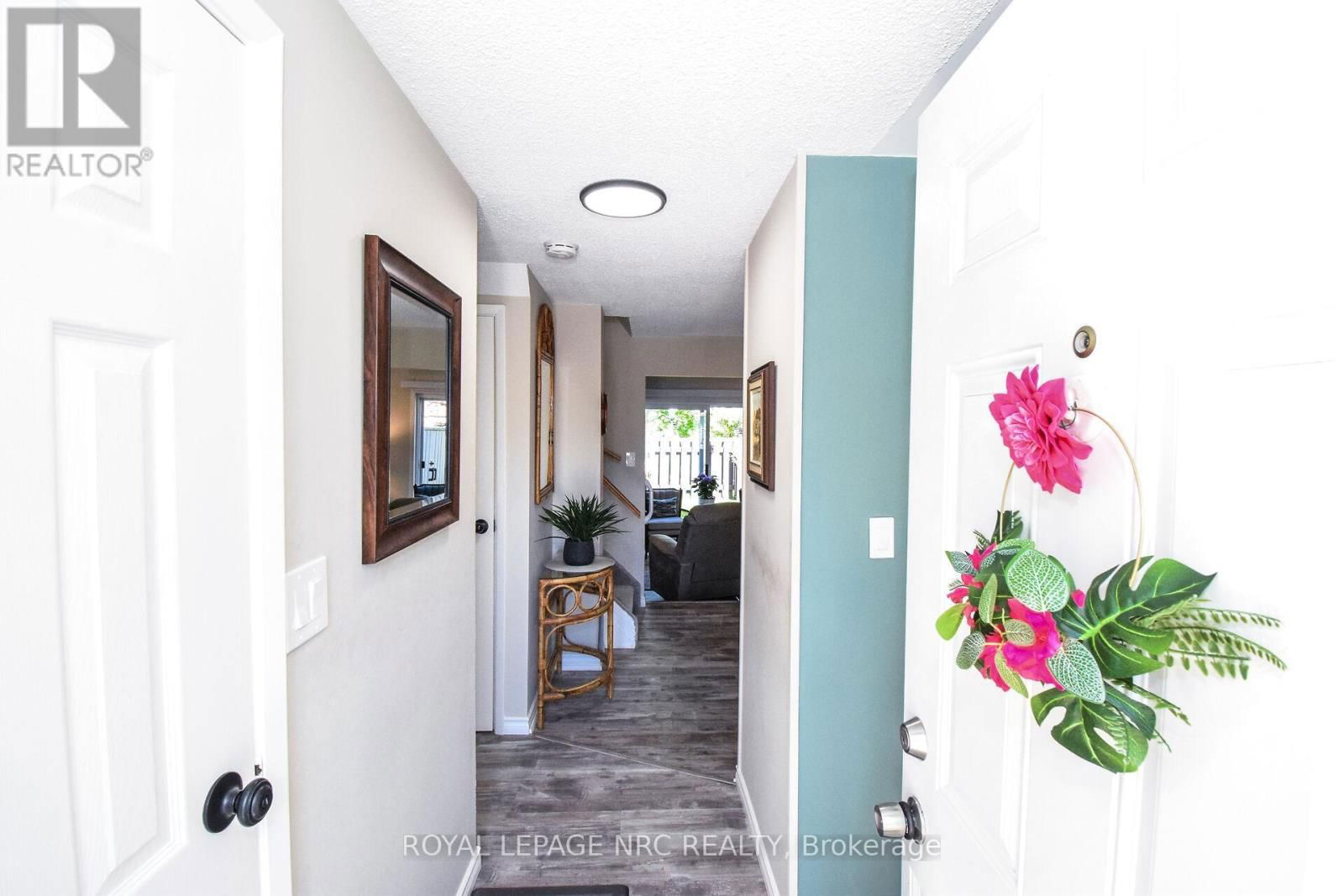 9 - 50 LAKESHORE ROAD Image 3