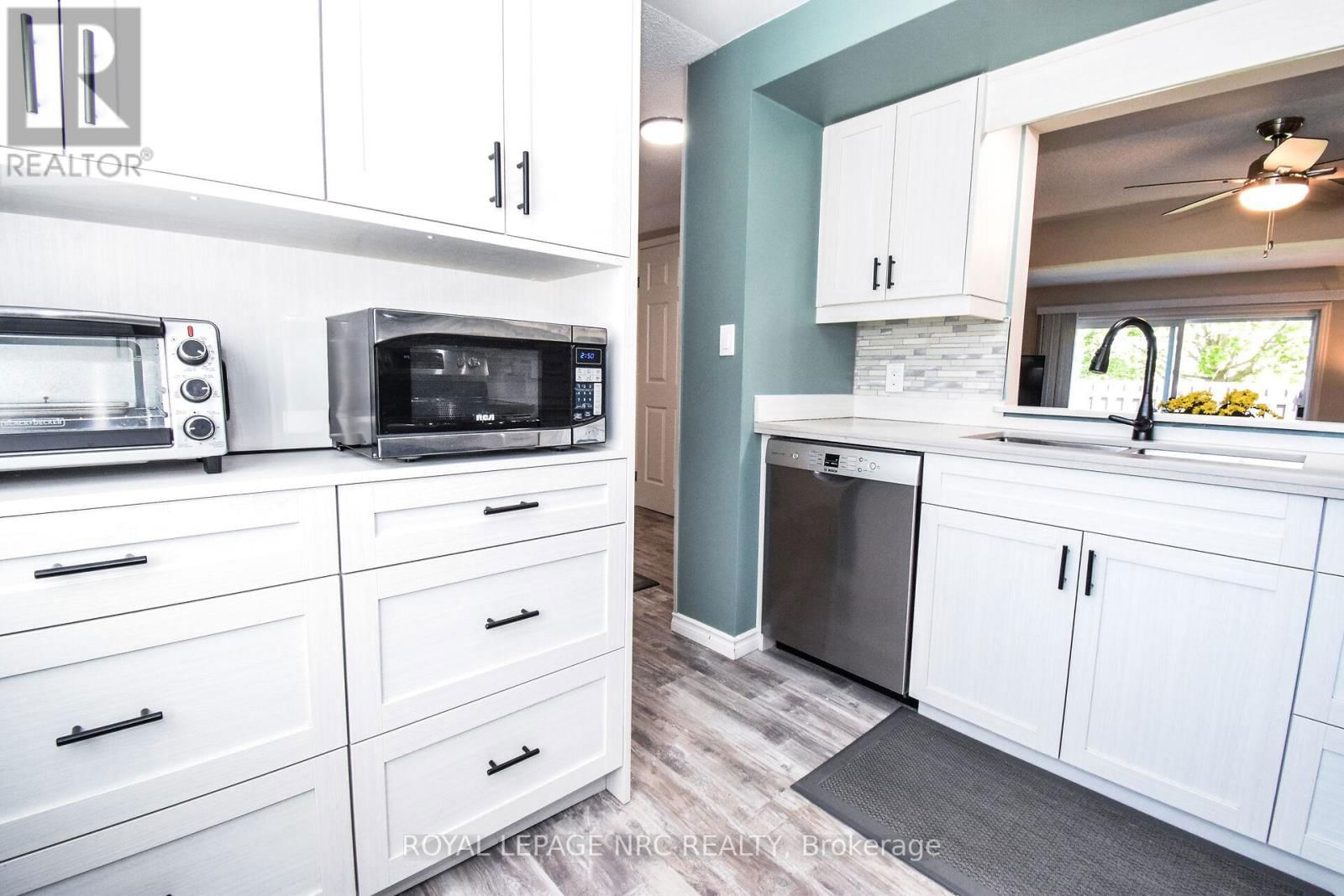 9 - 50 LAKESHORE ROAD Image 8