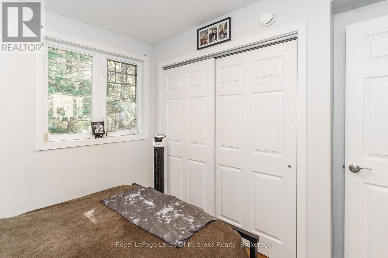 1070 592 NORTH Image 14