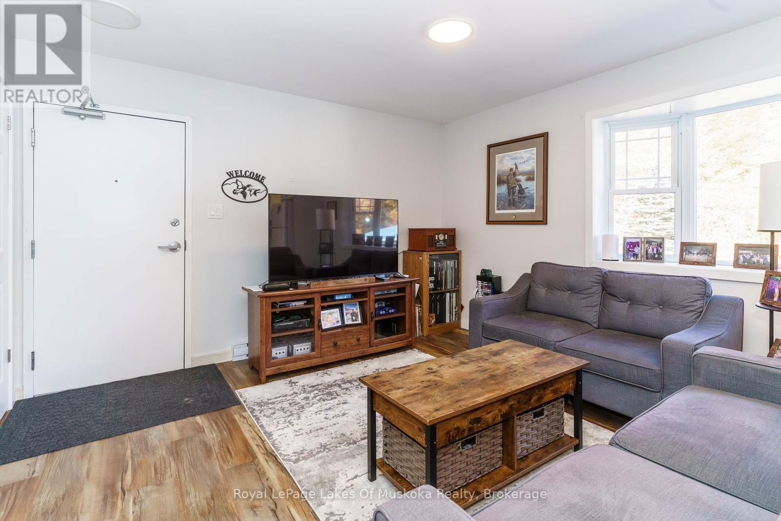 1070 592 NORTH Image 6