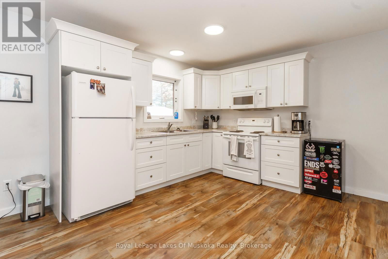 1070 592 NORTH Image 7