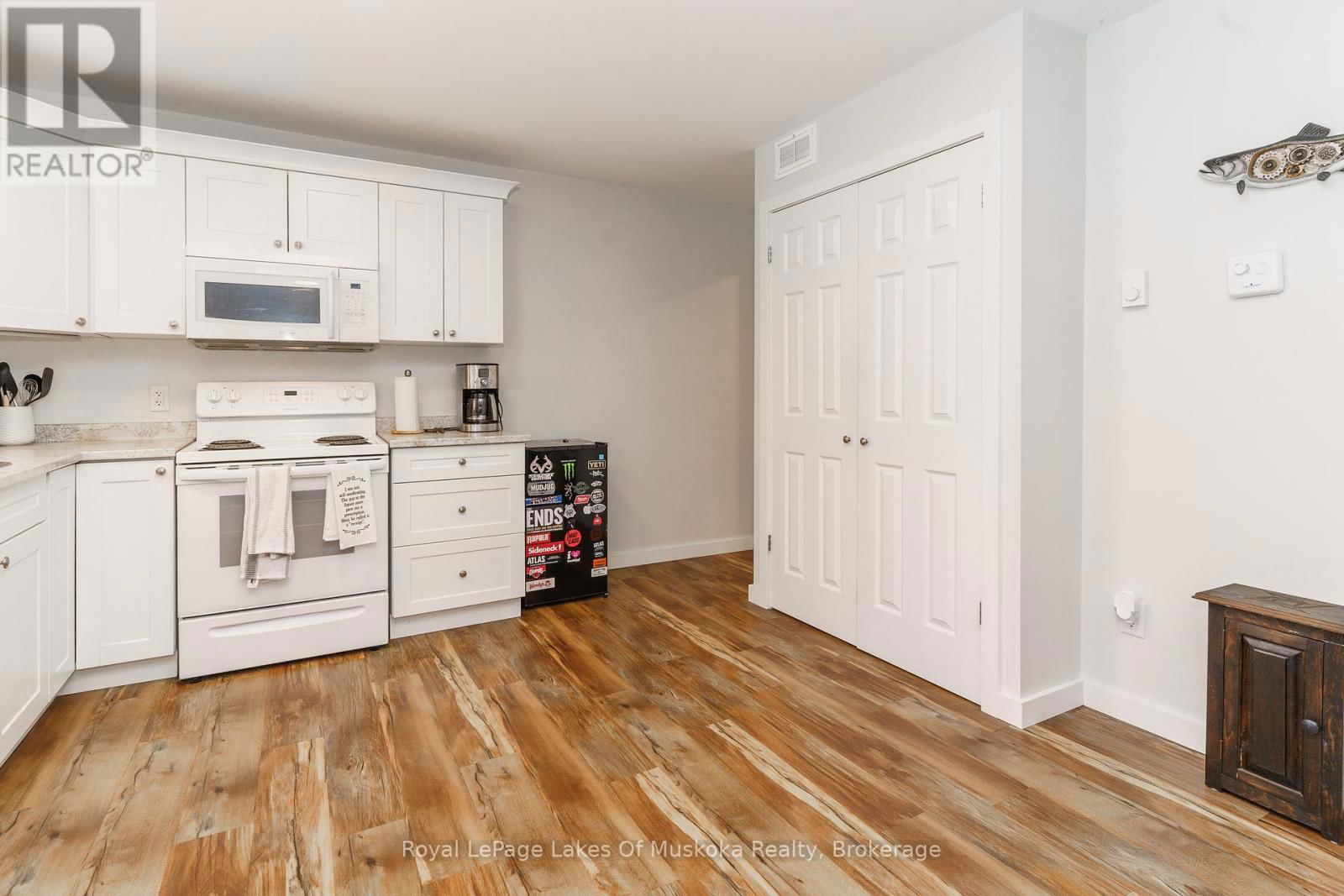 1070 592 NORTH Image 8
