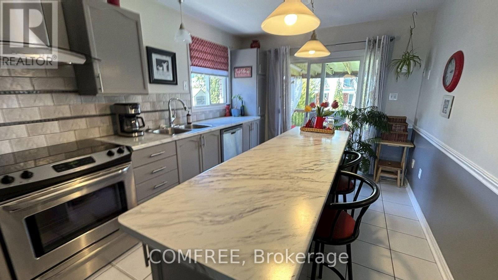 284 ROCKINGHAM COURT Image 13