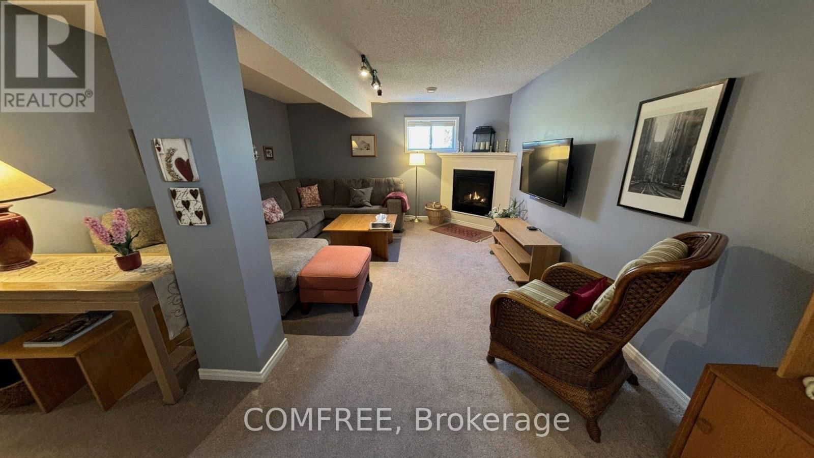 284 ROCKINGHAM COURT Image 16