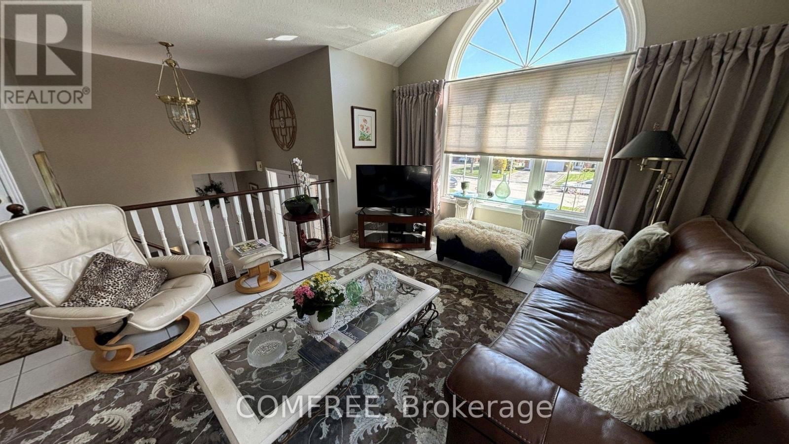 284 ROCKINGHAM COURT Image 4