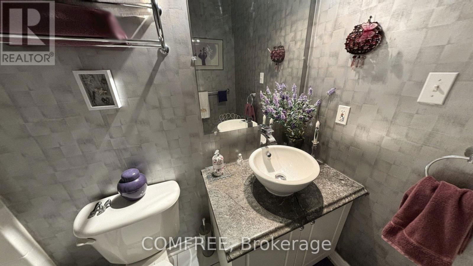 284 ROCKINGHAM COURT Image 9