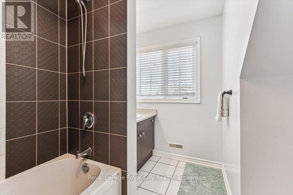 19B - 15 CARERE CRESCENT Image 24