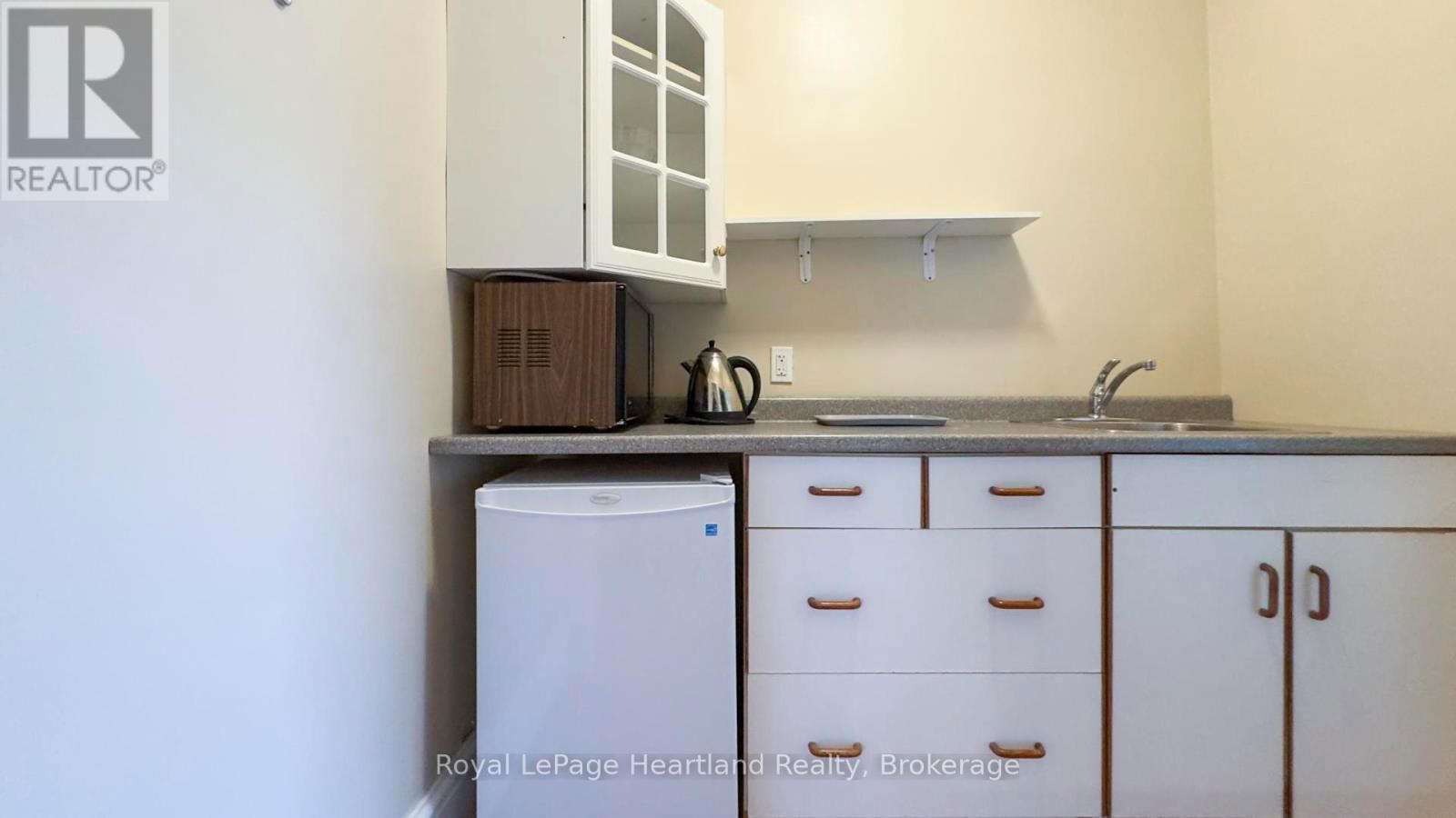 73399 LONDON ROAD Image 42