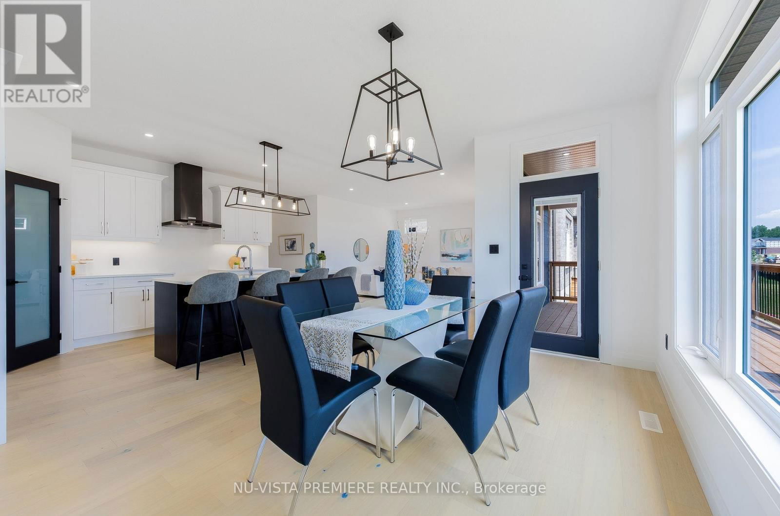 28 BASIL CRESCENT Image 20