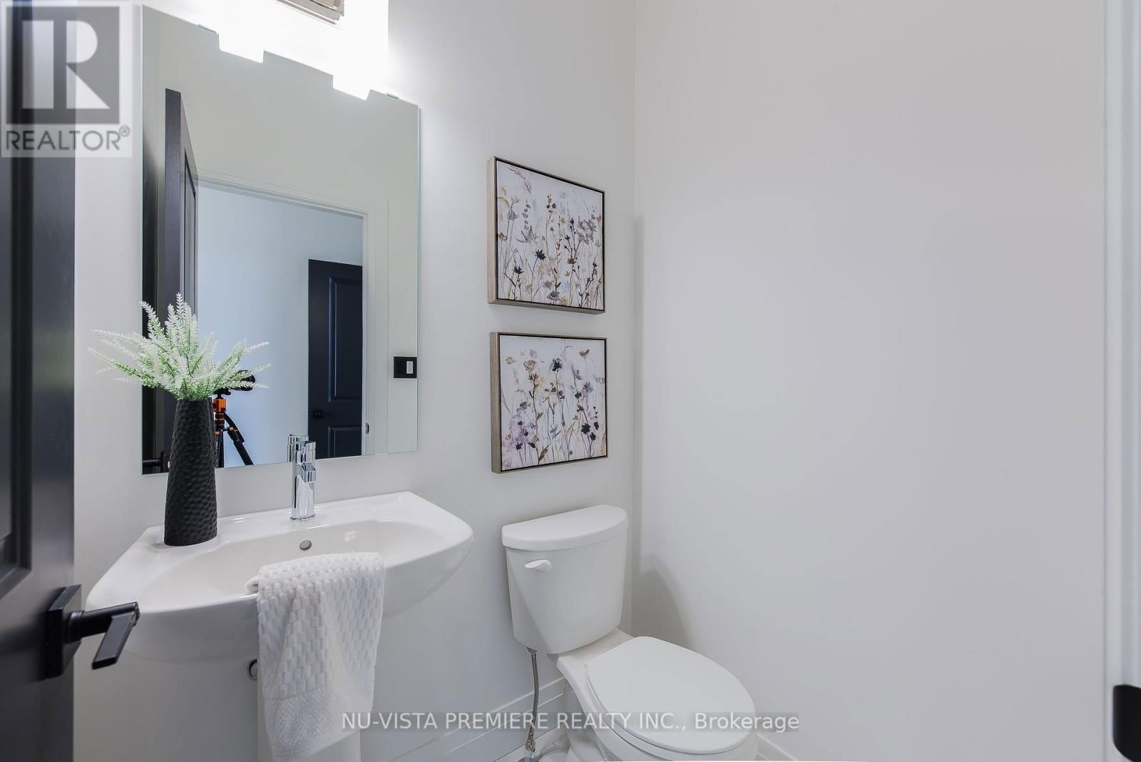 28 BASIL CRESCENT Image 22