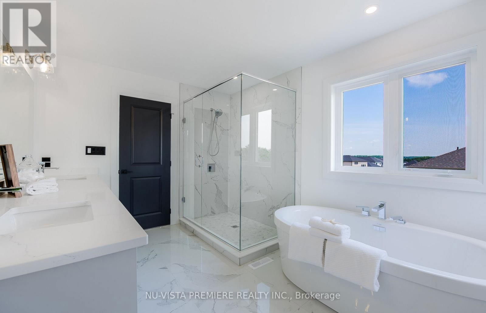 28 BASIL CRESCENT Image 31