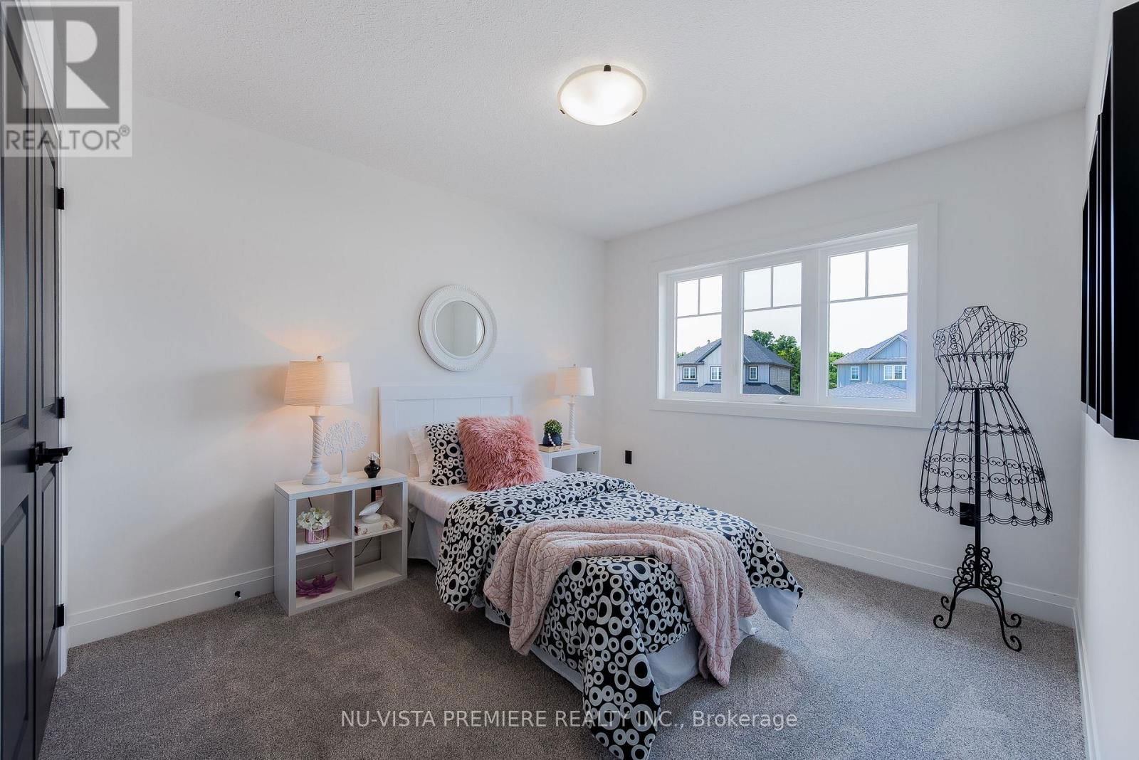 28 BASIL CRESCENT Image 35