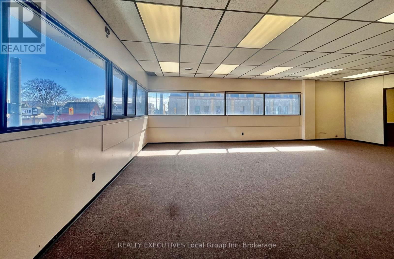 391 MAIN STREET EAST Image 9
