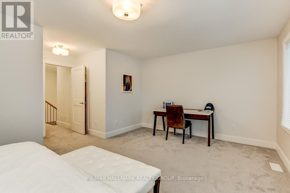 1006 SHEFFORD ROAD Image 18