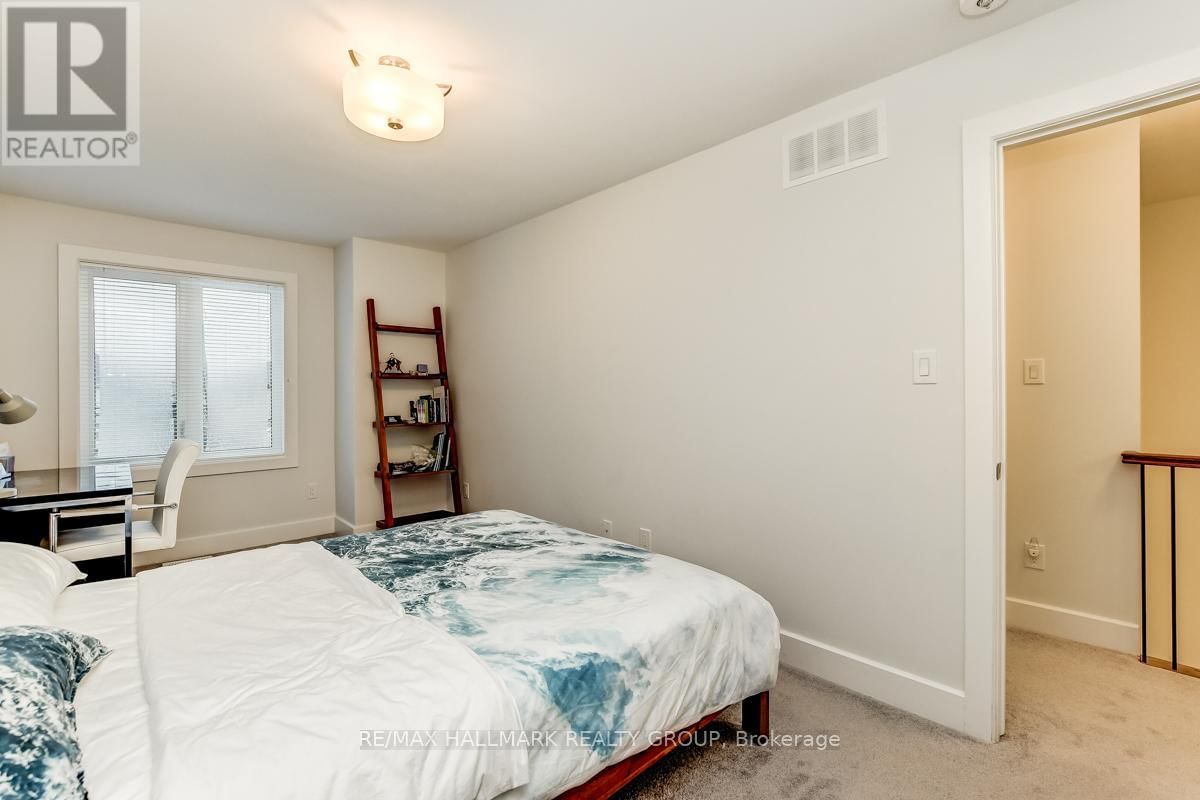1006 SHEFFORD ROAD Image 22